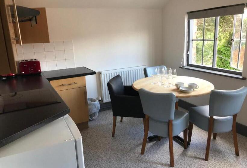 Апартаменты 1 Спальня, Ty R Bont Studios