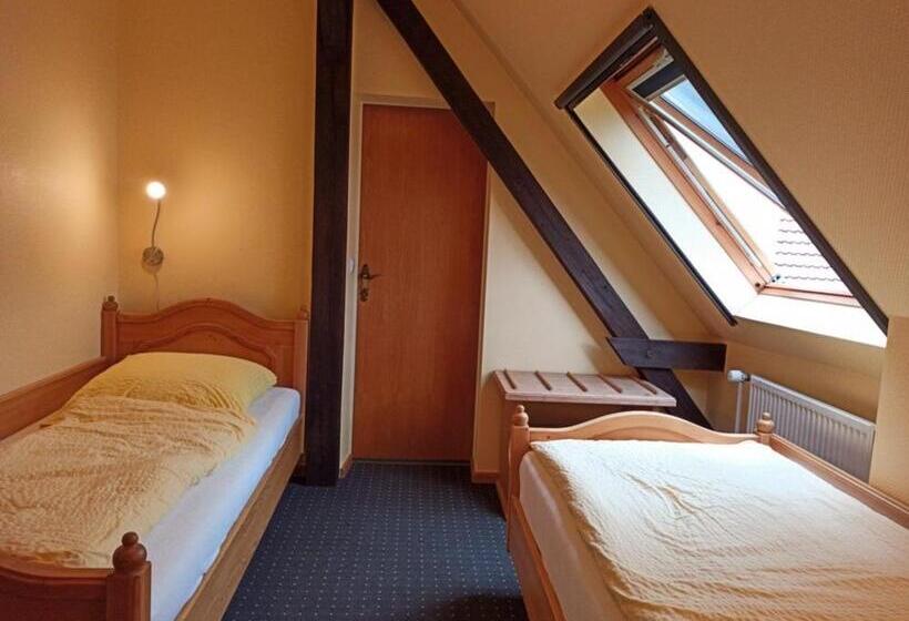 اتاق استاندارد چهار تخته, Landhotel Waldschänke