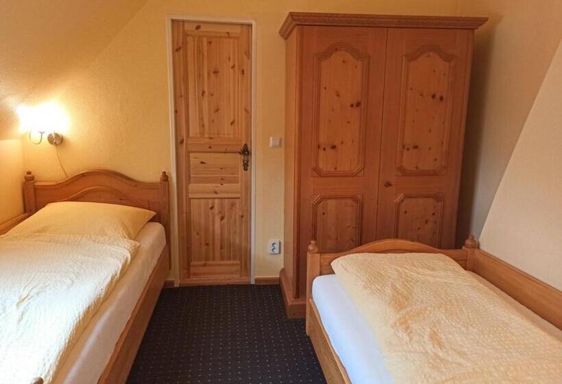 اتاق استاندارد چهار تخته, Landhotel Waldschänke