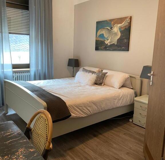 غرفة قياسية, Parel Aan De Moezel