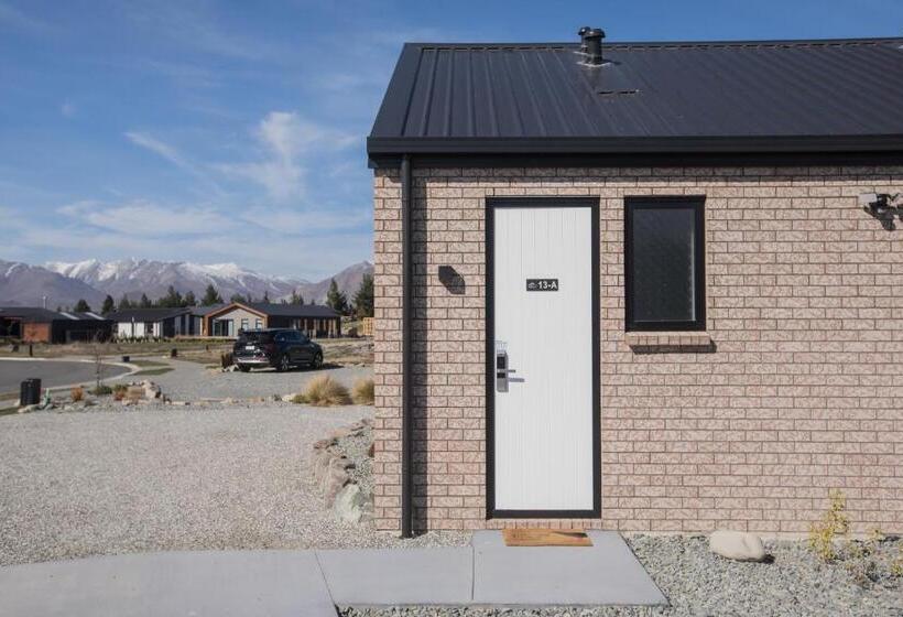 带大床的标准工作室, Skyrim Lodge