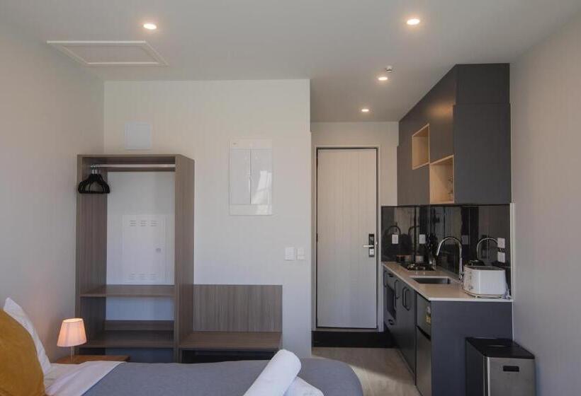 带大床的标准工作室, Skyrim Lodge