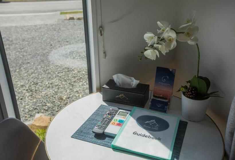 带大床的标准工作室, Skyrim Lodge