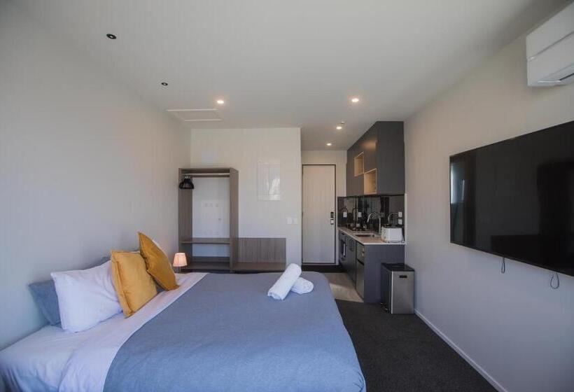 带大床的标准工作室, Skyrim Lodge