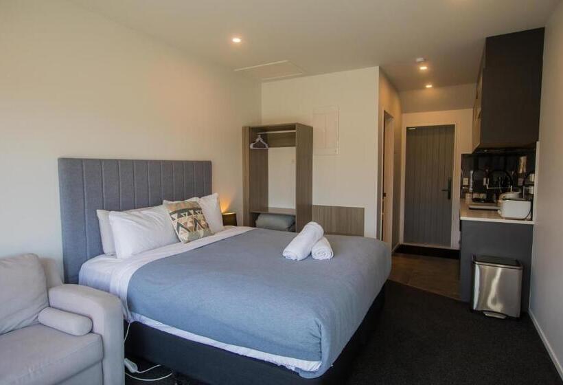 带大床的标准工作室, Skyrim Lodge