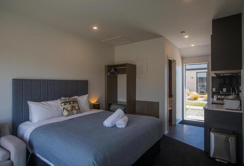 带大床的标准工作室, Skyrim Lodge