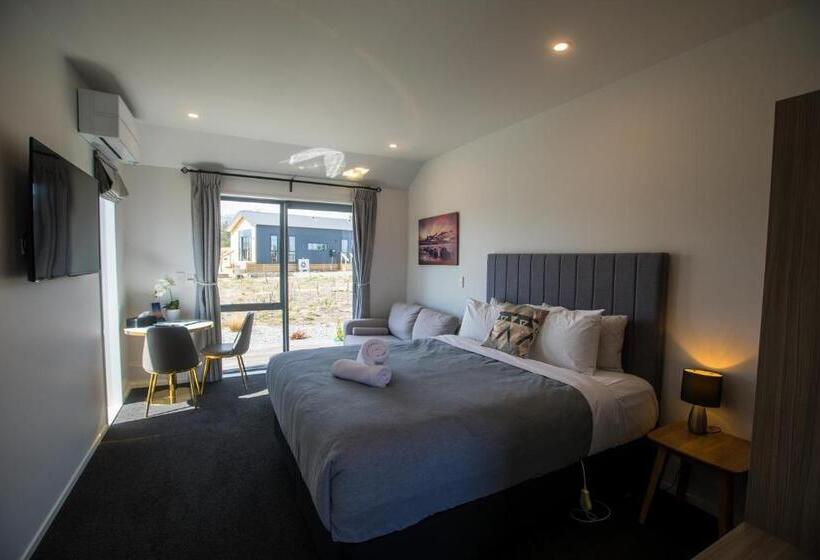 带大床的标准工作室, Skyrim Lodge