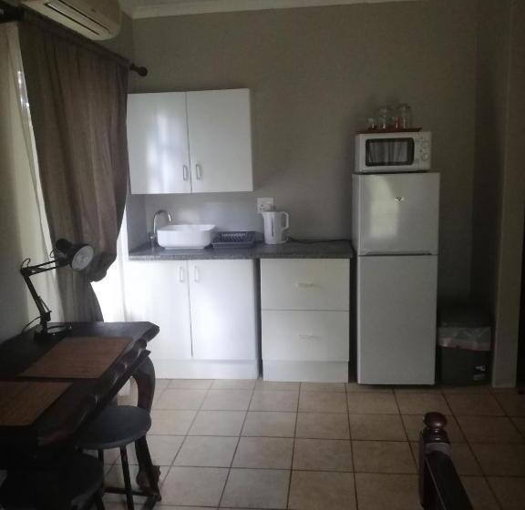 חדר סטנדרט, A Cody Place