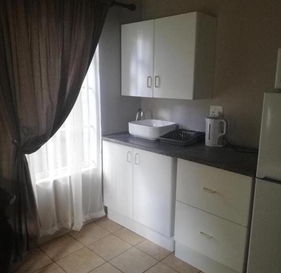 חדר סטנדרט, A Cody Place