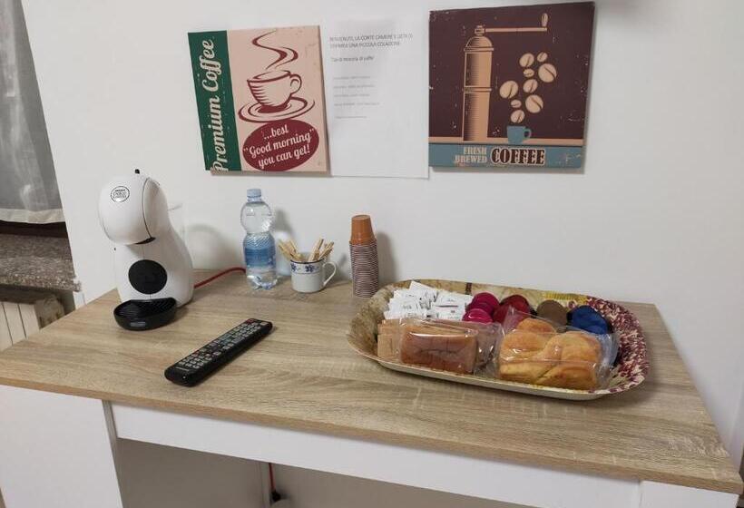 חדר אקונומי, La Corte