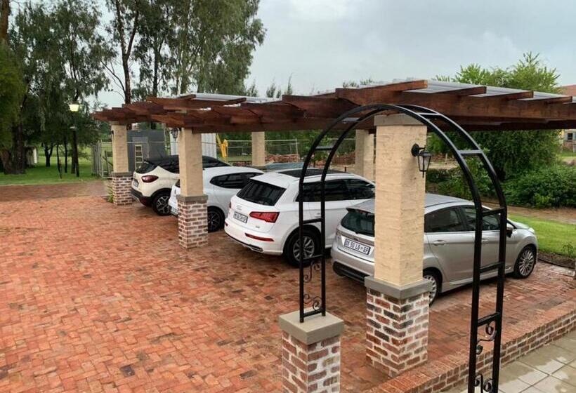 1 Bedroom Apartment Lake View, Pont De Val   La Rivière Apartments