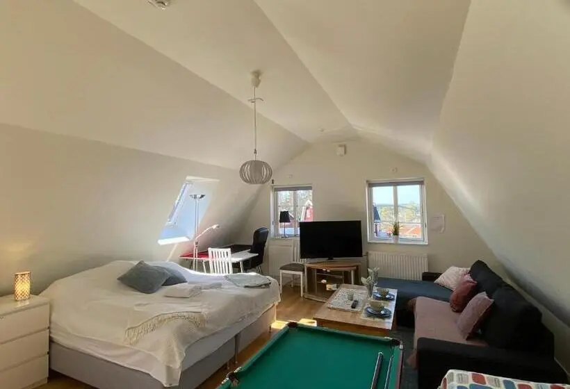 1 Bedroom Penthouse Apartment, Dr åsa Kallfors Järna Bed & Breakfast