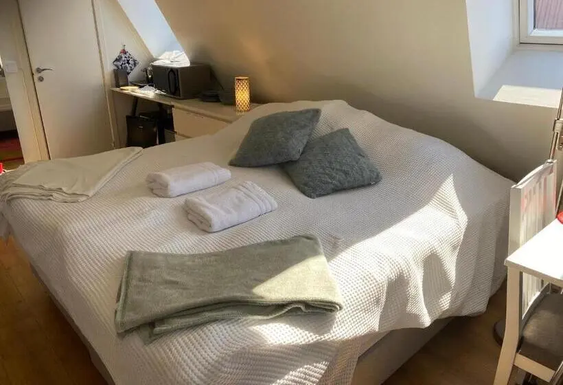 1 Bedroom Penthouse Apartment, Dr åsa Kallfors Järna Bed & Breakfast