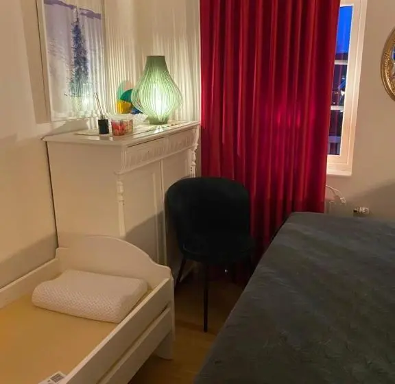 Huoneisto 1 Makuuhuone Puutarhanäkymä, Dr åsa Kallfors Järna Bed & Breakfast