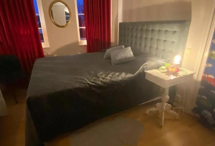 Huoneisto 1 Makuuhuone Puutarhanäkymä, Dr åsa Kallfors Järna Bed & Breakfast