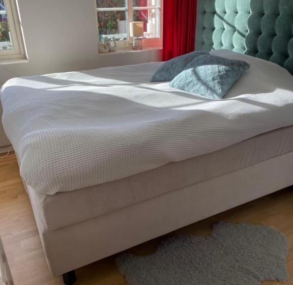 标准平房, Dr åsa Kallfors Järna Bed & Breakfast