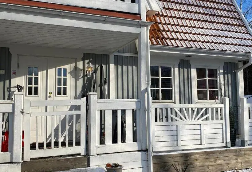 Villa 3 Makuuhuonetta, Dr åsa Kallfors Järna Bed & Breakfast