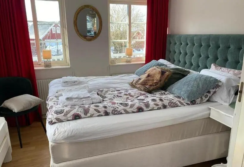 Villa 3 Makuuhuonetta, Dr åsa Kallfors Järna Bed & Breakfast