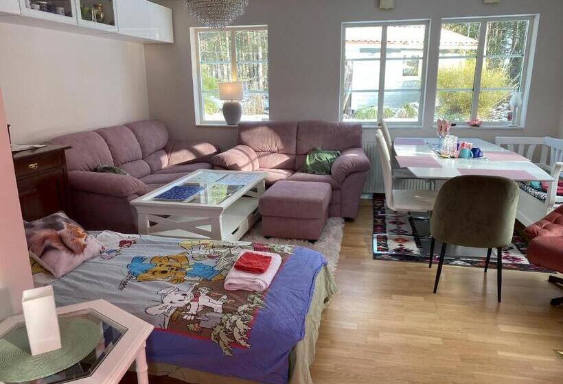Вилла 3 Спальни, Dr åsa Kallfors Järna Bed & Breakfast