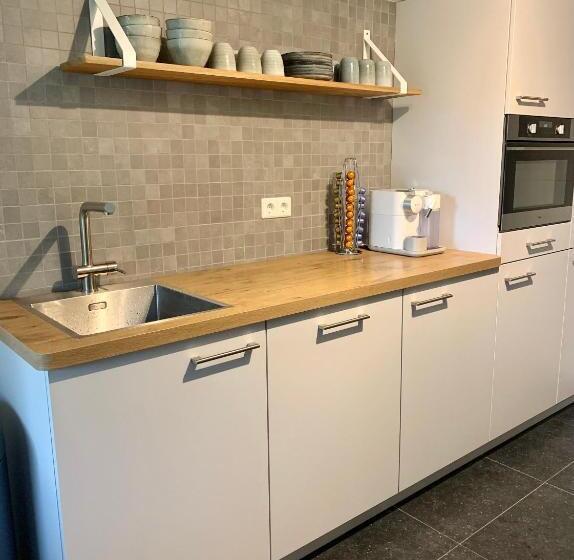 בקתת חדר, So Rosie