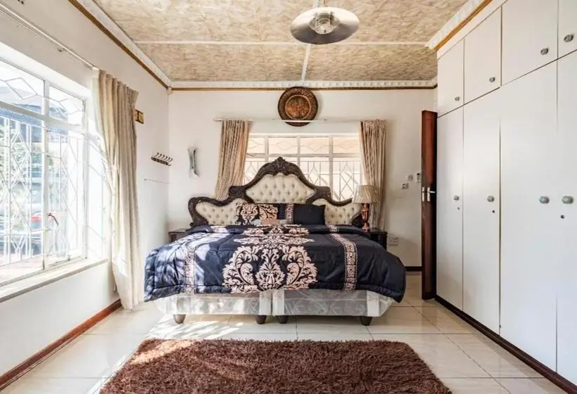 キングサイズベッドのデラックスルーム, Whitehouse Lodge Benoni
