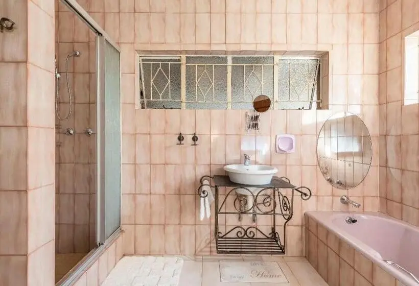 キングサイズベッドのデラックスルーム, Whitehouse Lodge Benoni