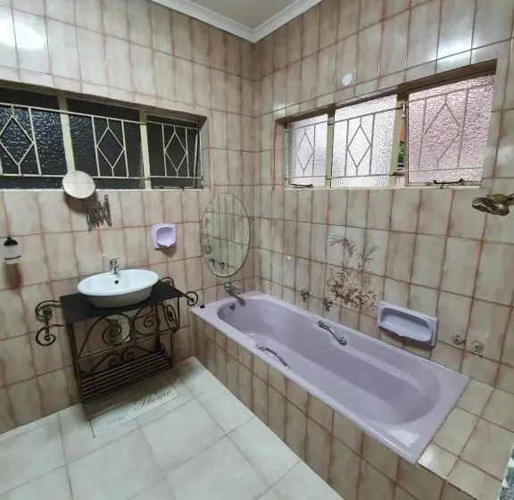 キングサイズベッドのデラックスルーム, Whitehouse Lodge Benoni