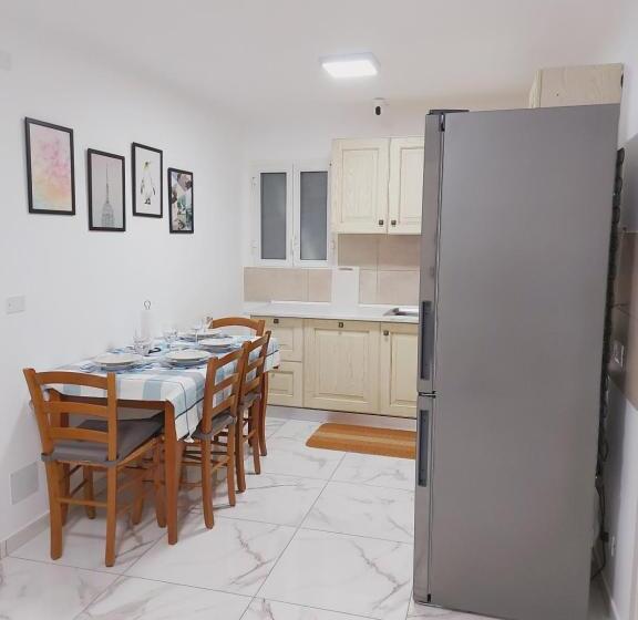 اتاق استاندارد, Camera Matrimoniale Genova Rooms