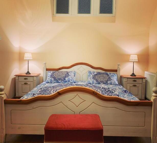 דירת חדר, Royal Residence 1901