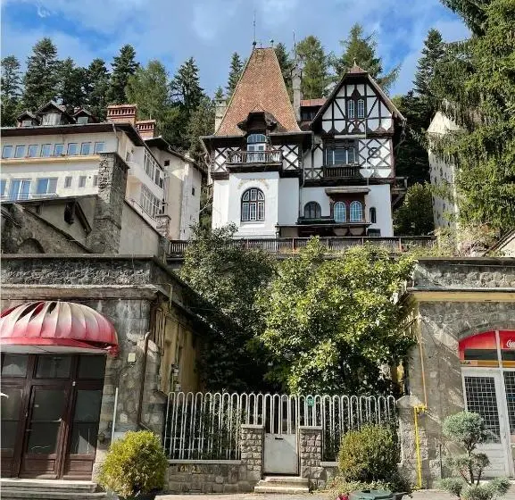 スタンダードスタジオ, Royal Residence 1901