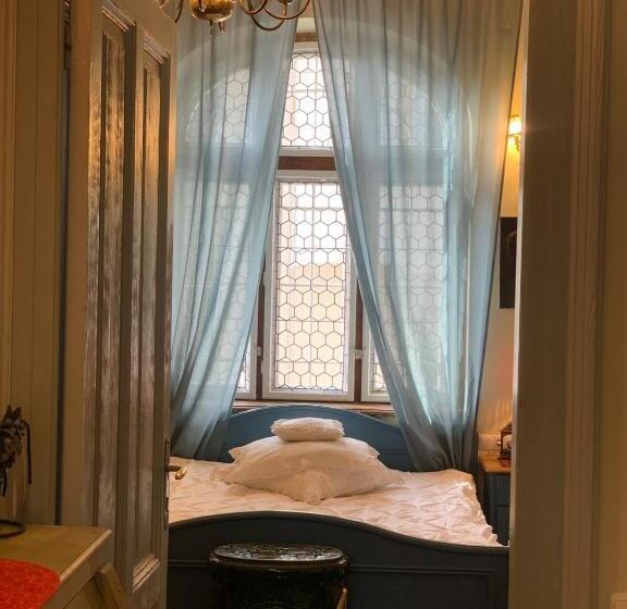 إستوديو قياسى سرير كينج, Royal Residence 1901