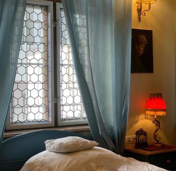 إستوديو قياسى سرير كينج, Royal Residence 1901