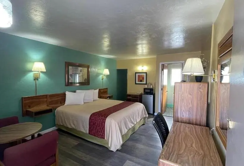 اتاق خانوادگی با چشم‌انداز کوه, American Inn