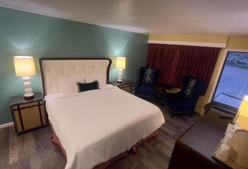 家庭山景房, American Inn