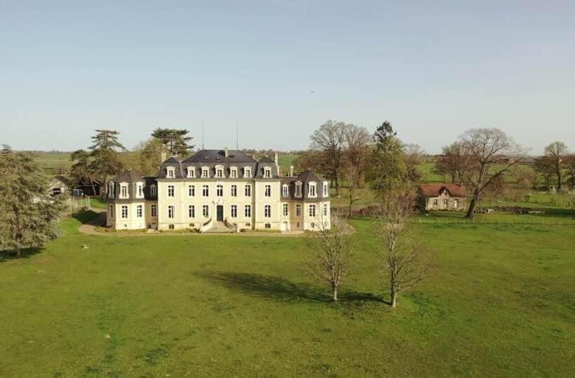 חדר דחוקס עם מיטת קינג, Chambre Romantique Dans Le Château De La Bouchatte