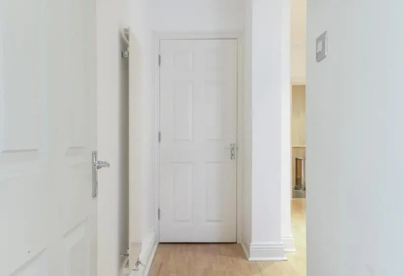 Talo 1 Makuuhuone, Discounted Flat W Lovely Terrace Near King S Road