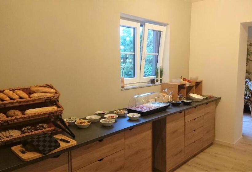 四人豪华间, Rock Inn