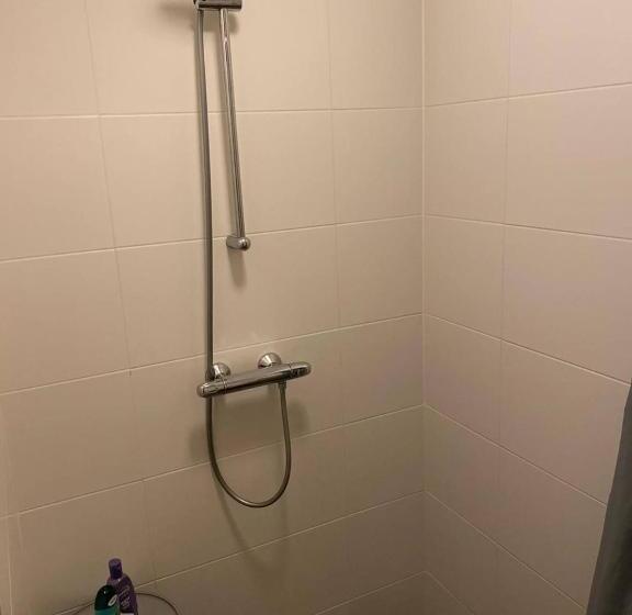 اتاق لوکس با تخت بزرگ, B&b By The C