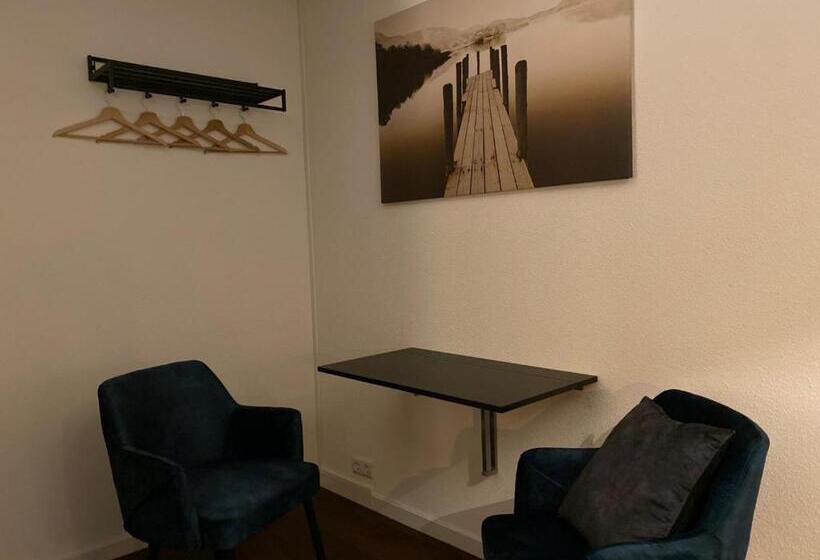 اتاق لوکس با تخت بزرگ, B&b By The C