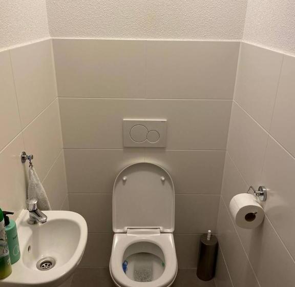 اتاق لوکس یک تخته, B&b By The C