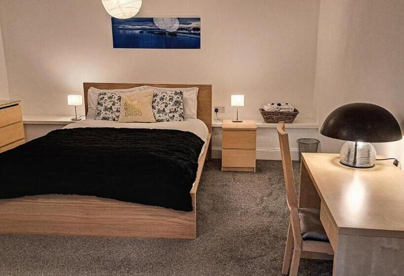 标准间, The Old Vicarage