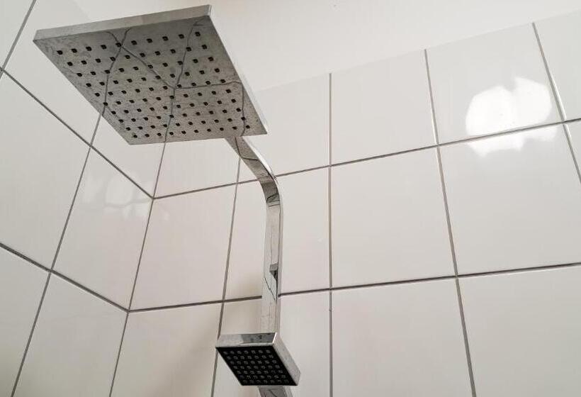 带大床的标准间, The Old Vicarage