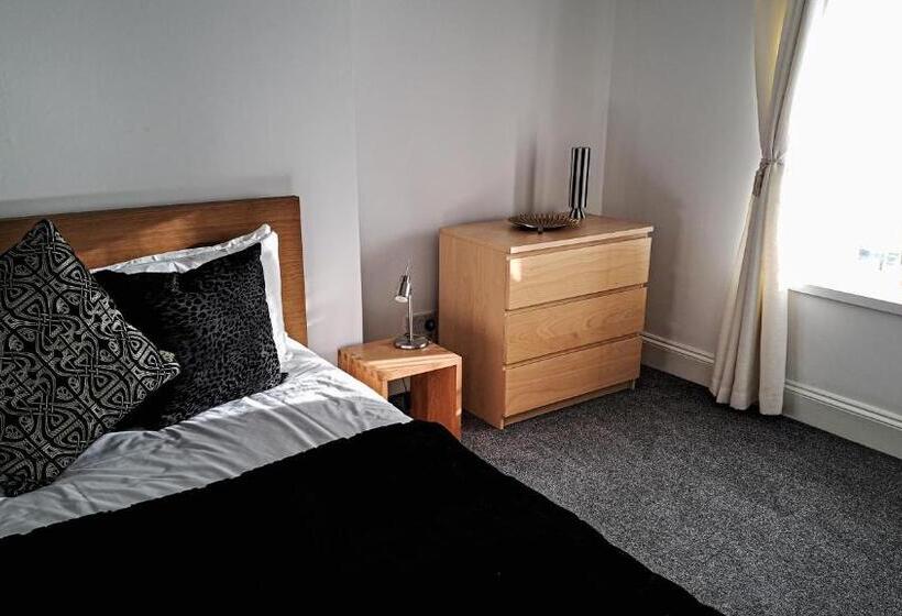 1间卧室的房子, The Old Vicarage