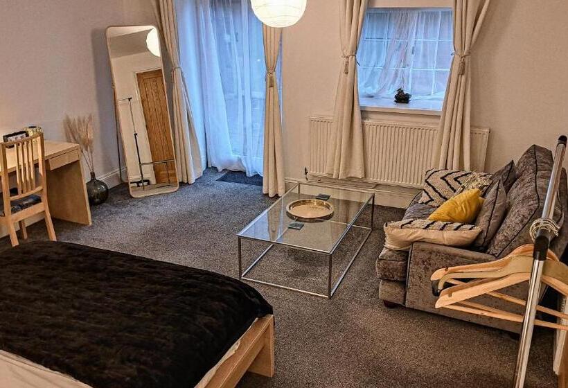 1间卧室的房子, The Old Vicarage