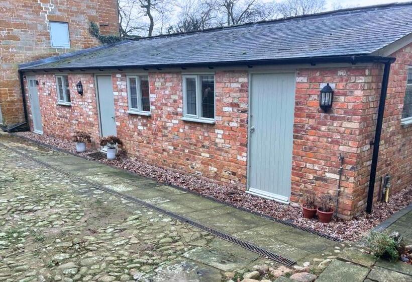 带2个卧室的标准洋房, The Old Vicarage