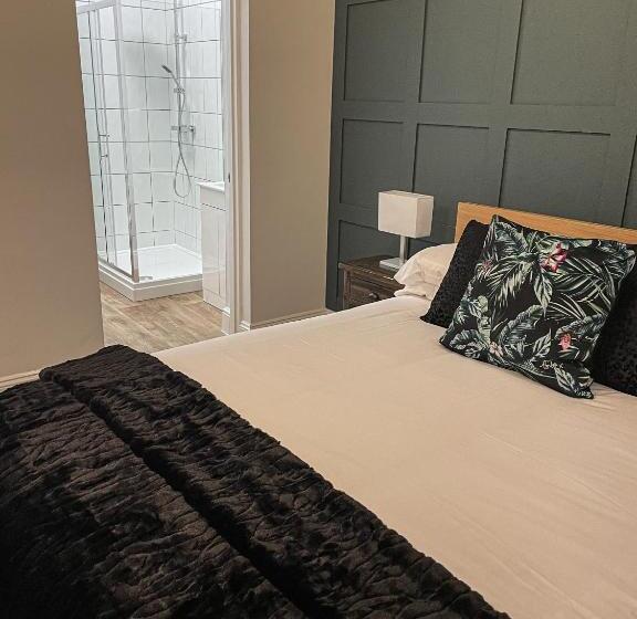 带2个卧室的标准洋房, The Old Vicarage