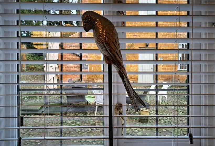 带2个卧室的标准洋房, The Old Vicarage