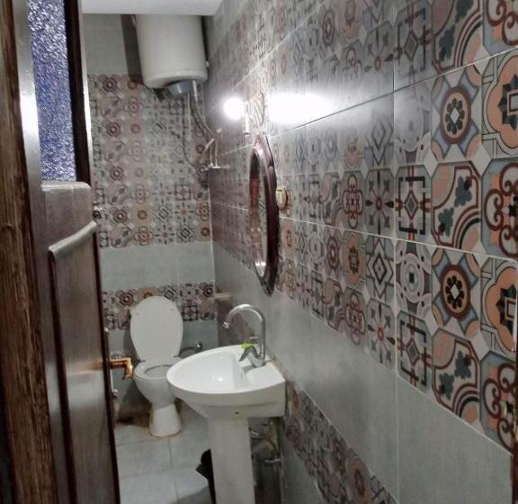 استودیوی استاندارد, Winji Guest House