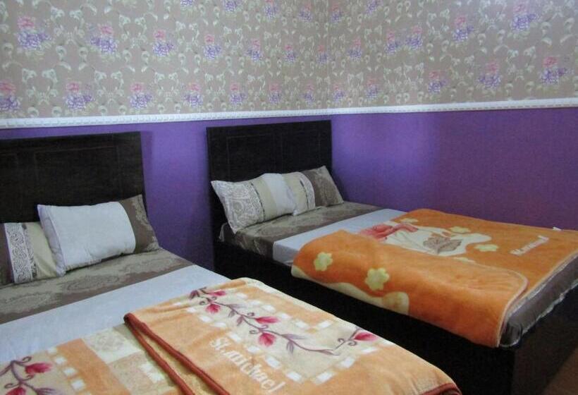 Вилла 3 Спальни, Penginapan Melati Sarangan