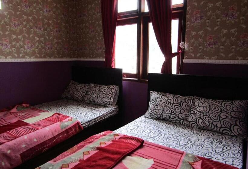 Вилла 3 Спальни, Penginapan Melati Sarangan